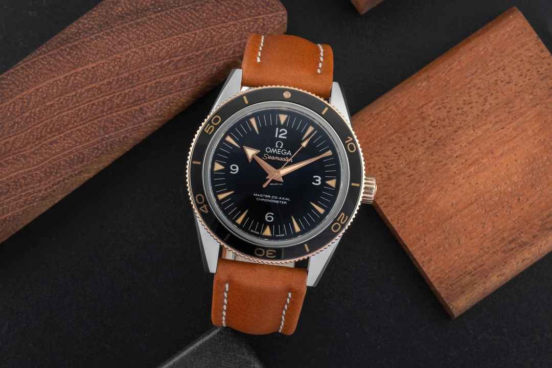  Omega Seamaster 300 Stahl / Gold Automatik Herren Ref. 233.22.41.21.01.002 B&P 2018 