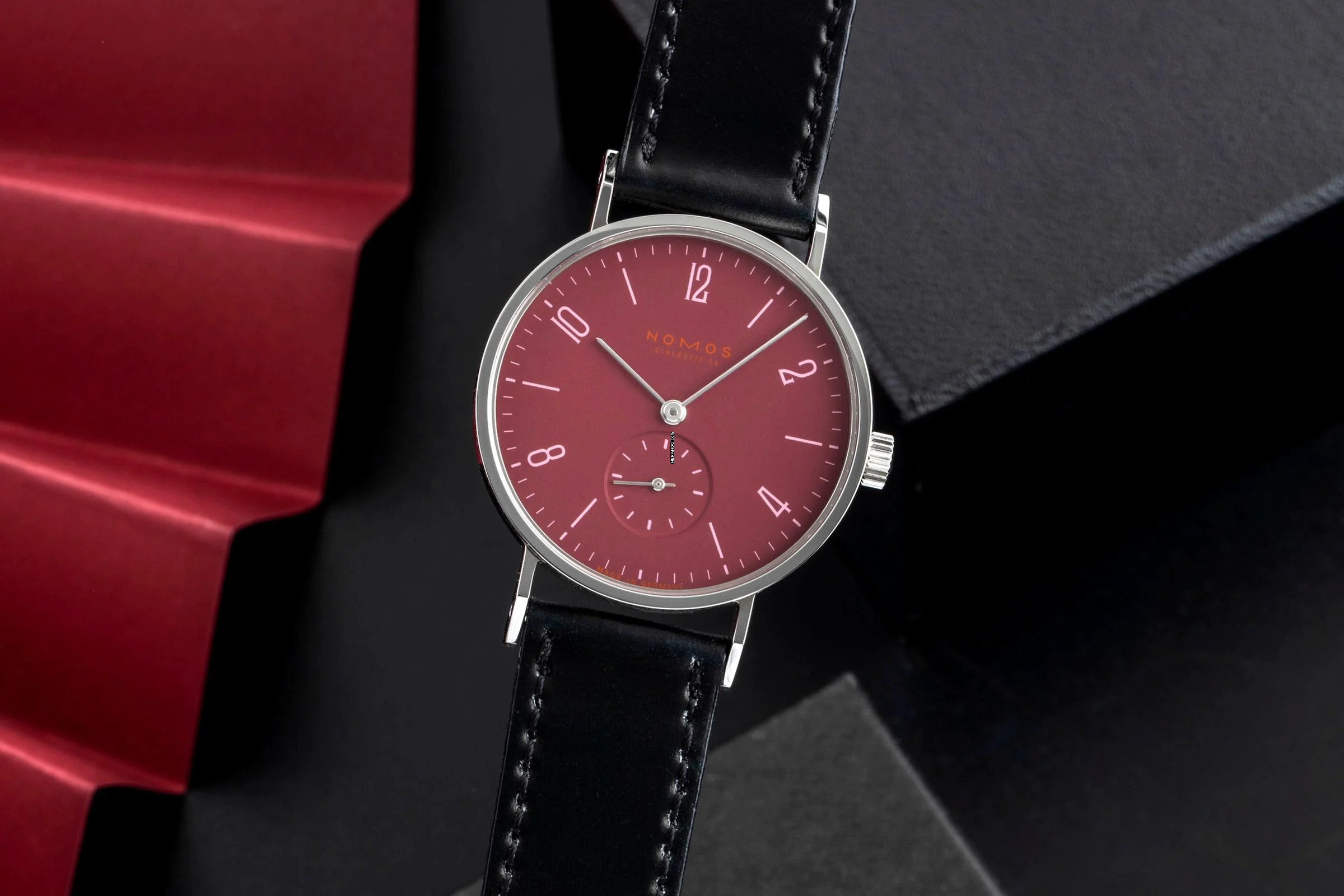  NOMOS Tangente Stahl Handaufzug unisex Tangente Super 30 Granatapfelrot B&P 2004 