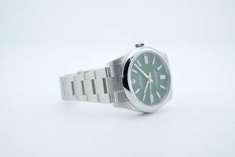 Thumbnail von Rolex Oyster Perpetual 41 Green Dial - With Box And Papers - 124300 2022