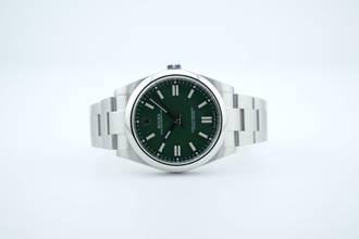 Thumbnail von Rolex Oyster Perpetual 41 Green Dial - With Box And Papers - 124300 2022