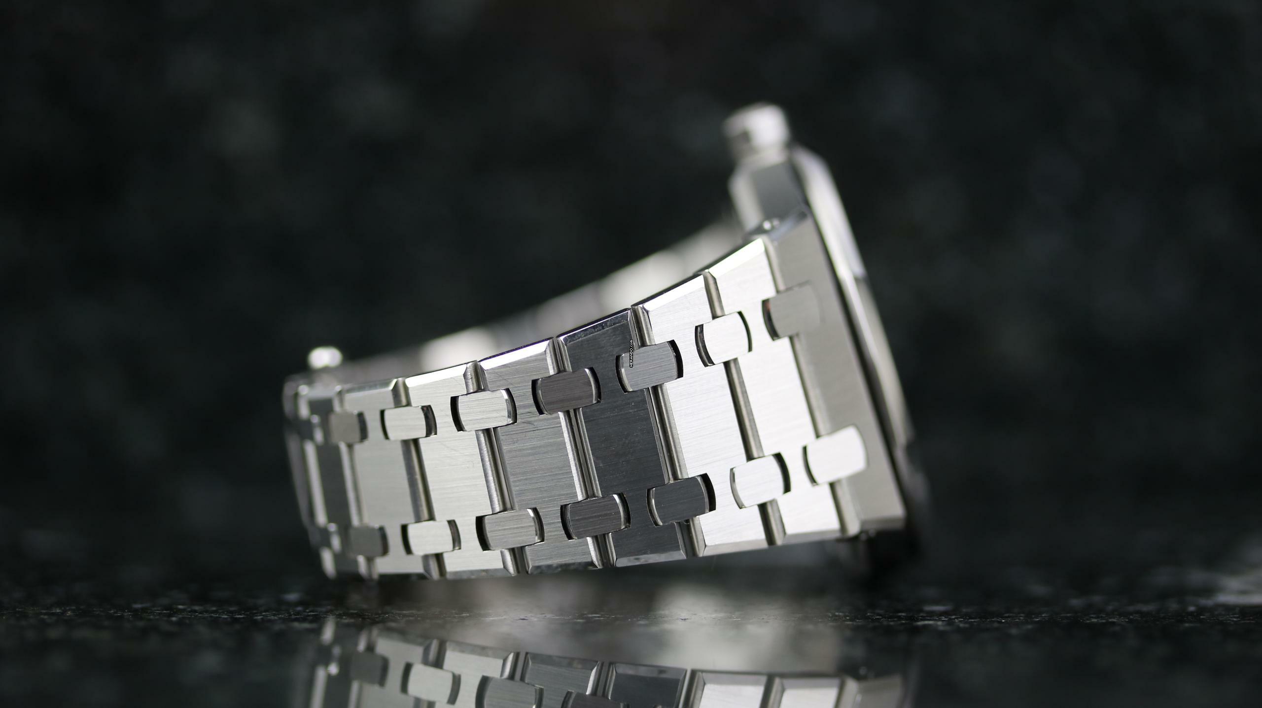  Audemars Piguet Royal Oak Jumbo Blue Jumbo Extra Thin - like New - Fullset - 04/2016 