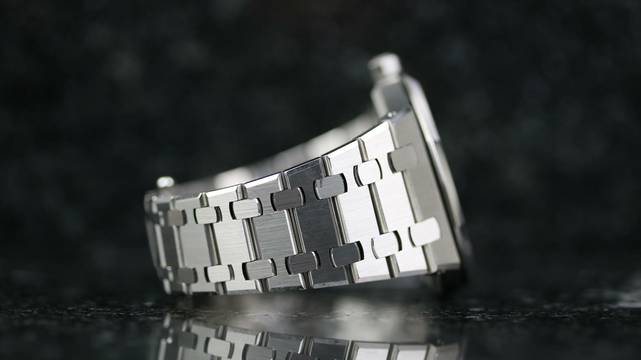  Audemars Piguet Royal Oak Jumbo Blue Jumbo Extra Thin - like New - Fullset - 04/2016 