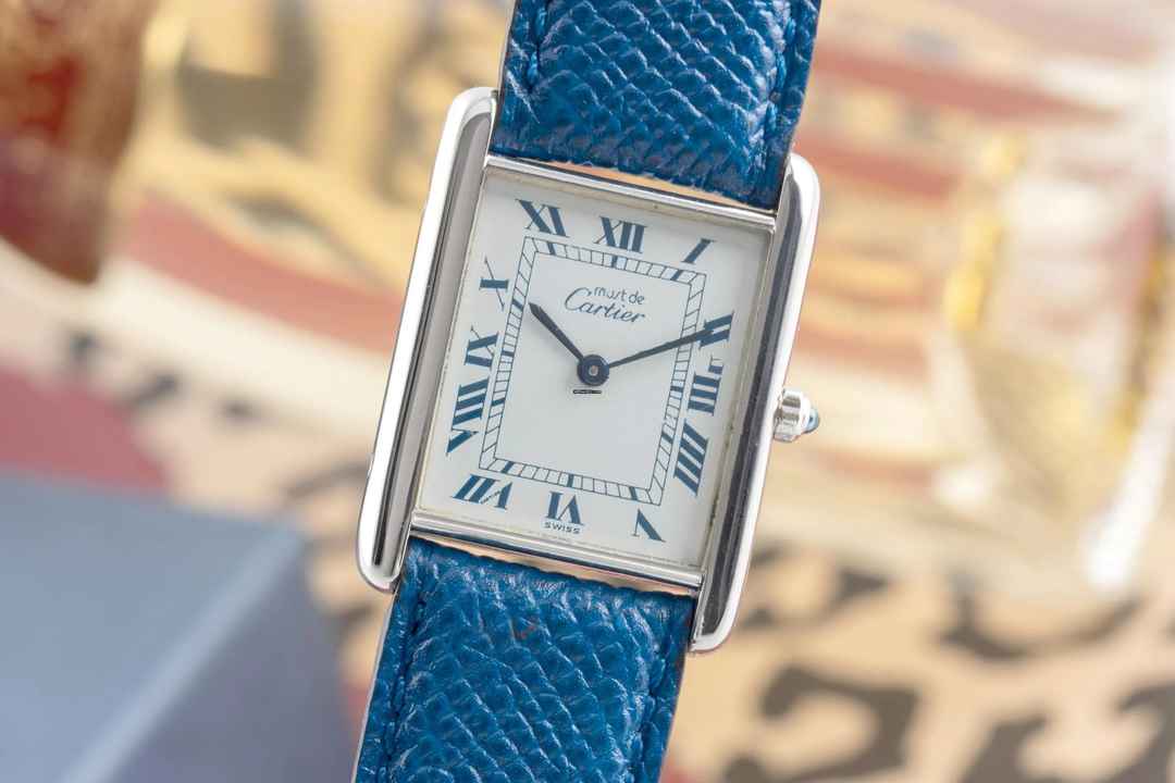  Cartier Tank must Tank White blue Roman Dial 925 Silber Quarz Medium Ref. 681006 