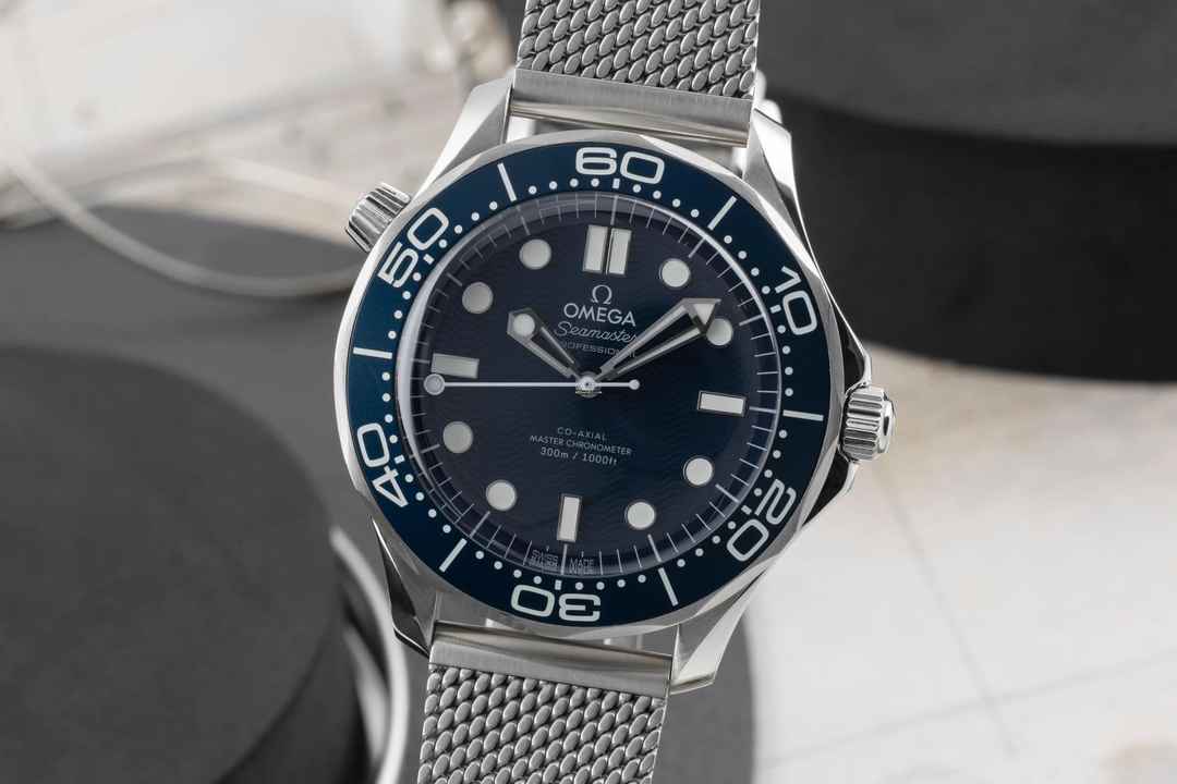  Omega Seamaster Diver 300 M James Bond 60TH Anniversary Ref. 210.30.42.20.03.002 
