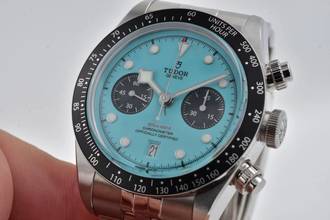 Thumbnail von Tudor Heritage Black Bay Chronograph 79360N Tiffany Flamingo Blue Dial