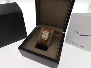 Thumbnail von Jaeger-LeCoultre Reverso Classique Classic Stahl / Gelbgold im Top Zustand mit Straußenband und Faltschließe Classic 23 x 38 mm