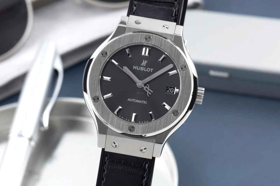  Hublot Classic Fusion Racing Grey Titan Automatik Ref. 565.NX.7071.LR Box & Papiere 2019 