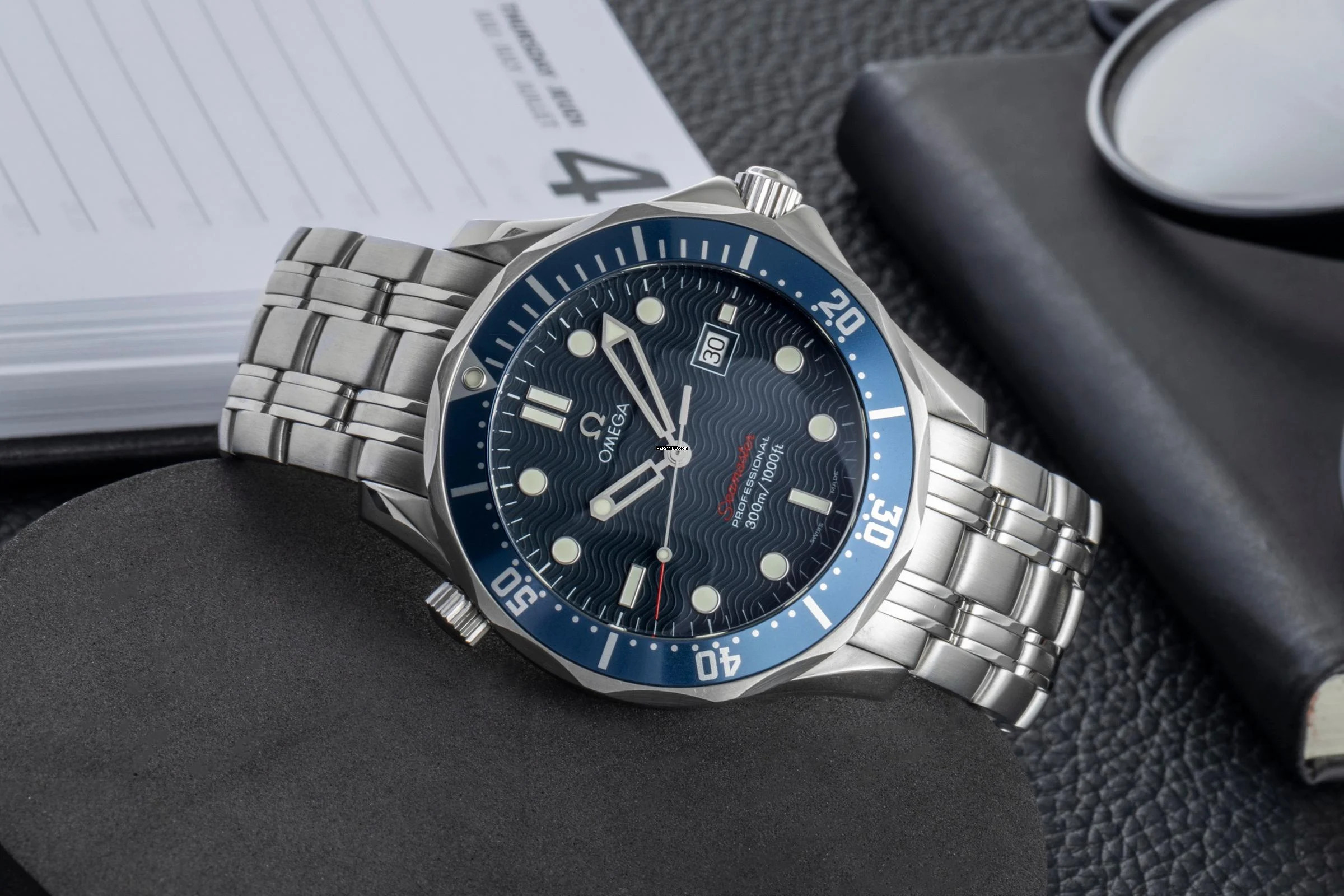 Omega Seamaster Diver 300 M Red Professional Diver 300M Edelstahl Herrenuhr Ref 2221.80.00