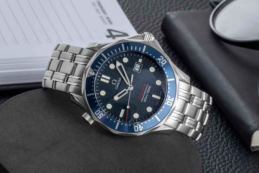  Omega Seamaster Diver 300 M Red Professional Diver 300M Edelstahl Herrenuhr Ref 2221.80.00 