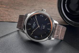 Thumbnail von Glashütte Original Sixties Panoramadatum Panorama Date Automatik Stahl Ref. 2-39-47-03-02-04 B&P