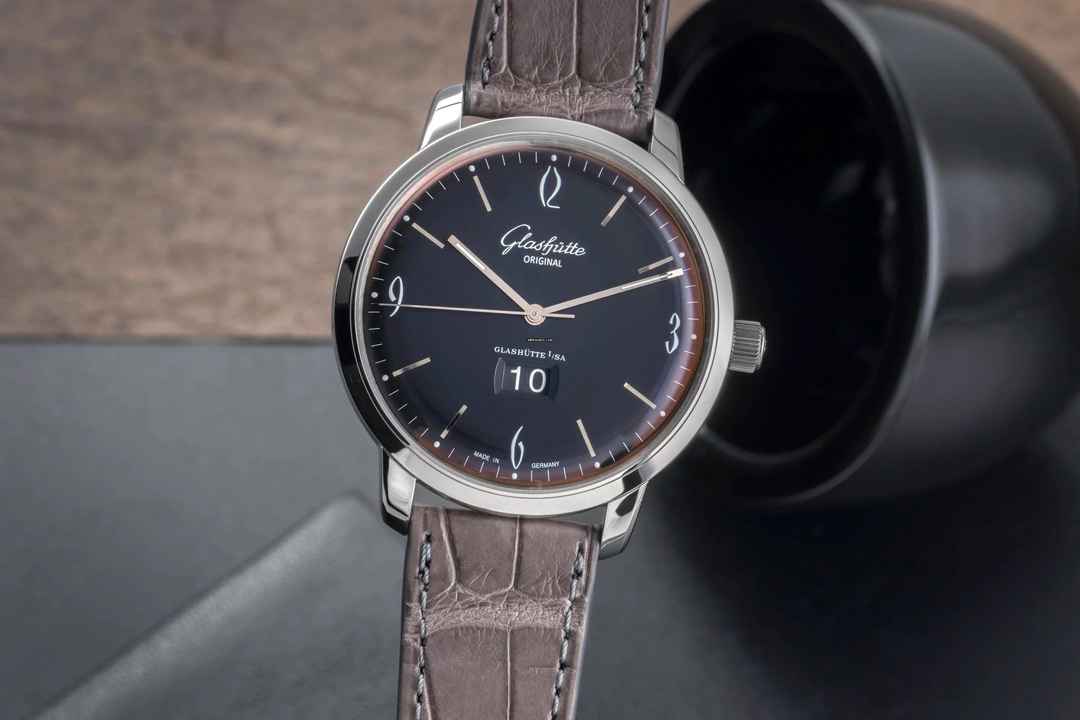  Glashütte Original Sixties Panoramadatum Panorama Date Automatik Stahl Ref. 2-39-47-03-02-04 B&P 