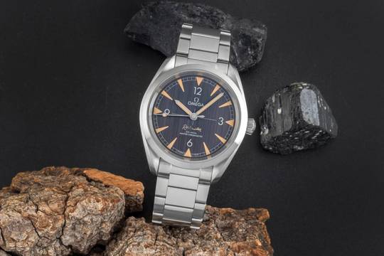  Omega Seamaster Railmaster Stahl Automatik Herrenuhr Ref. 220.10.40.20.01.001 B&P 2018 