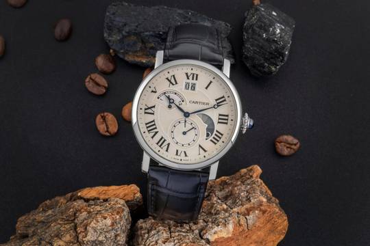  Cartier Rotonde de Cartier Grossdatum Retrograde 2. Zeitzone W1556368 Papiere 