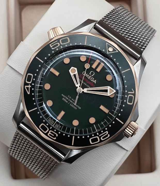  Omega Seamaster Diver 300 M 210.90.42.20.10.001 Bronze Gold/Titanium Unworn/New Condition Full Set 11-2025 
