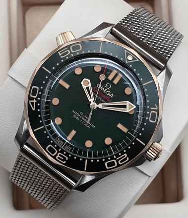  Omega Seamaster Diver 300 M 210.90.42.20.10.001 Bronze Gold/Titanium Unworn/New Condition Full Set 11-2025 