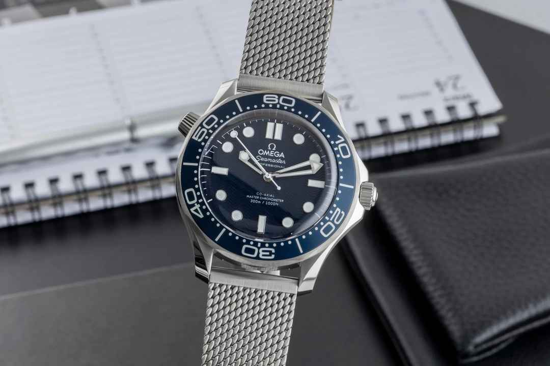  Omega Seamaster Diver 300 M James Bond 60TH Anniversary Ref. 210.30.42.20.03.002 