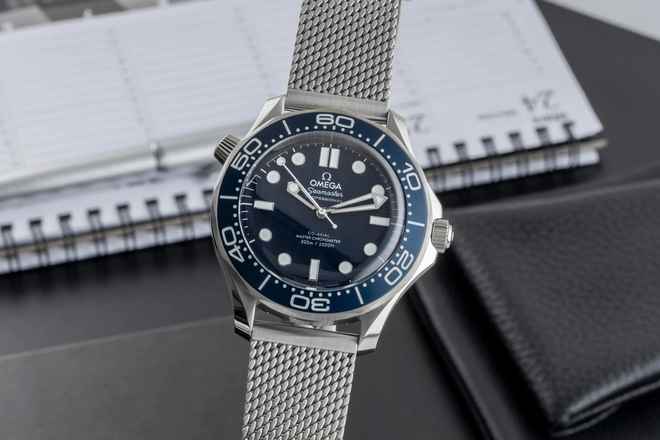  Omega Seamaster Diver 300 M James Bond 60TH Anniversary Ref. 210.30.42.20.03.002 