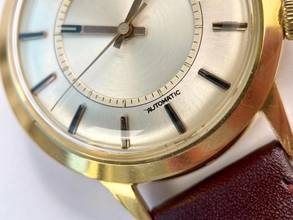 Thumbnail von Jaeger-LeCoultre Memovox Servierte (580e) Memovox Solid Gold Bumper Automatik Datum 37mm