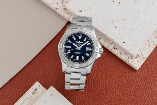  Breitling Avenger Edelstahl Automatik Black Dial Herrenuhr Ref A17318101B1X1 B&P 