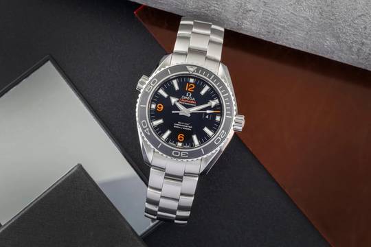  Omega Seamaster Planet Ocean Stahl Herrenuhr Automatik Ref. 232.33.38.20.01.002 Papiere 