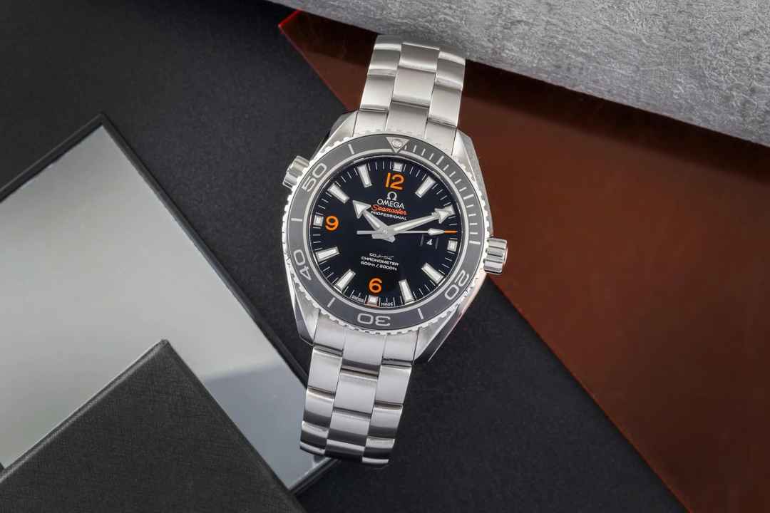  Omega Seamaster Planet Ocean Stahl Herrenuhr Automatik Ref. 232.33.38.20.01.002 Papiere 