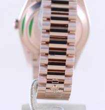 Thumbnail von Rolex Day-Date 40 40mm 18K Roségold Olive green Dial Presidentband Klassiker Fluted B+P
