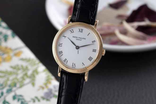  Patek Philippe Calatrava 18K (0,750) Gold Damenuhr Ref. 4819 Klassiker 