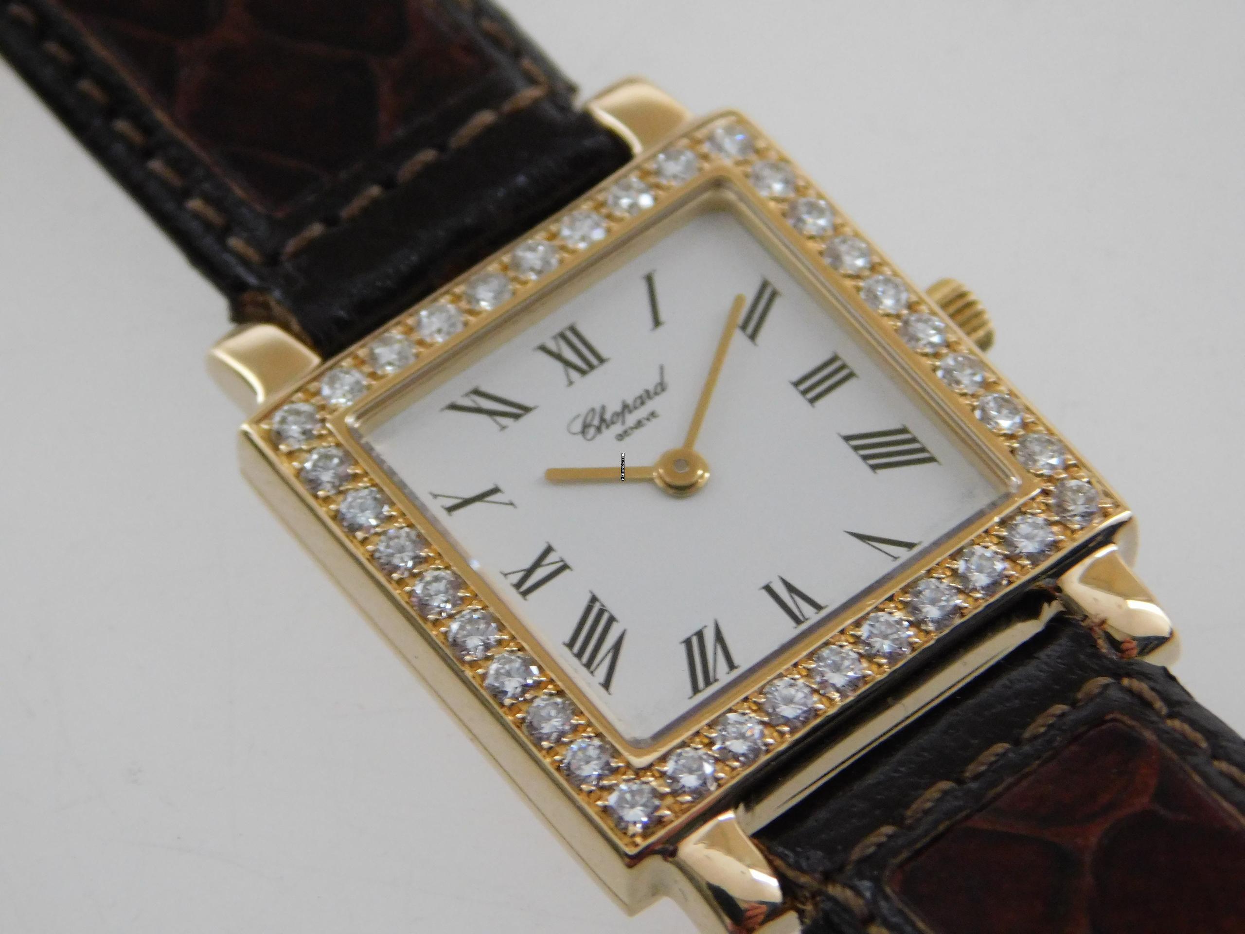 Chopard Classic Damenuhr 18 Karat Gelbgold mit original Bri 18 Karat Gelbgold 21,5 x 29 mm