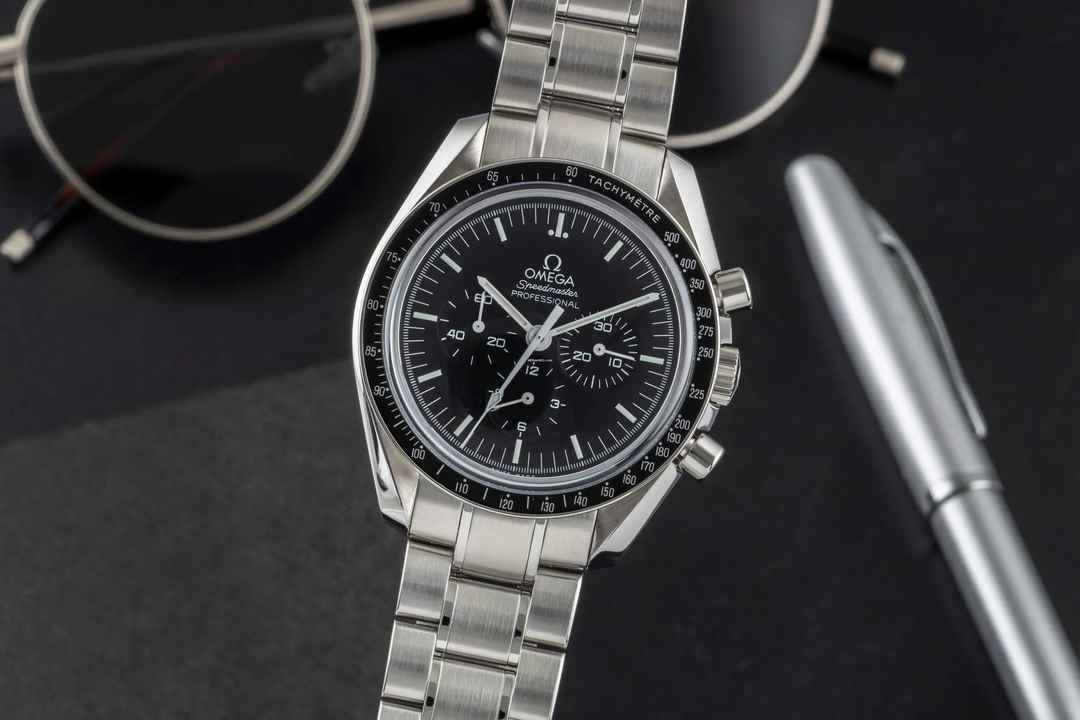  Omega Speedmaster Professional Moonwatch Chronograph Handaufzug Ref. 311.30.42.30.01.006 Box & Papiere 