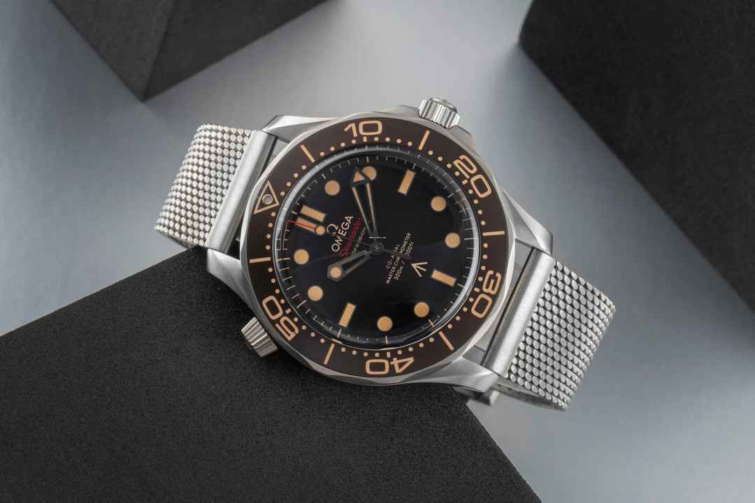  Omega Seamaster Diver 300 M James Bond 007 Titan Automatik 210.90.42.20.01.001 