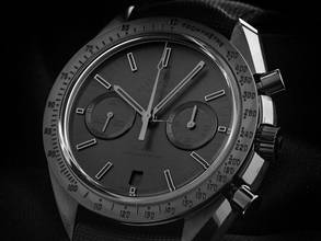 Thumbnail von Omega Speedmaster Moonwatch Dark Side of the Moon Ref.311.92.44.51.01.005 2023 Box&Beschreibung wie Neu Vintage Speedmaster Moonwatch Dark Side of the Moon Textil Faltschließe