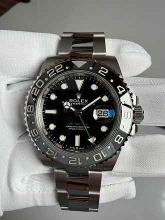  Rolex GMT-Master II Bruce Wayne Oyster – 126710GRNR – NEW & Unworn – 03/2025 Full Set Lc100 