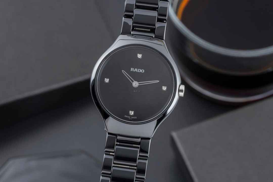  Rado True Thinline Black Dial Black CeramicDamenuhr Ref. 01.420.0742.3.071 B&P 
