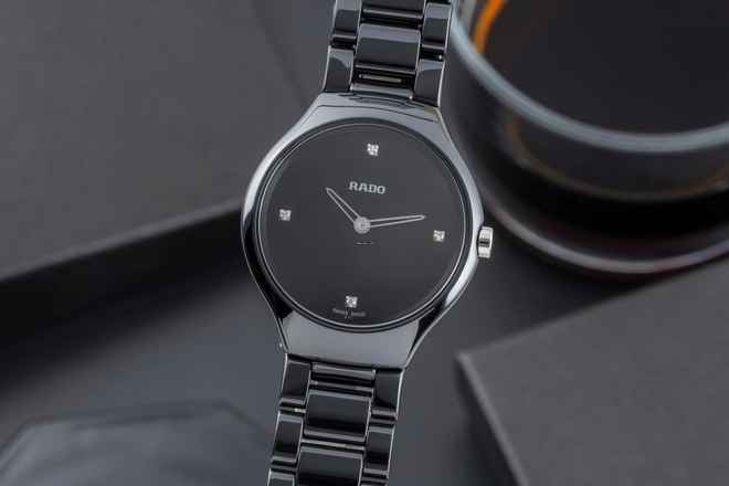  Rado True Thinline Black Dial Black CeramicDamenuhr Ref. 01.420.0742.3.071 B&P 