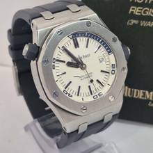Thumbnail von Audemars Piguet Royal Oak Offshore Diver White Dial 42mm Automático Completo