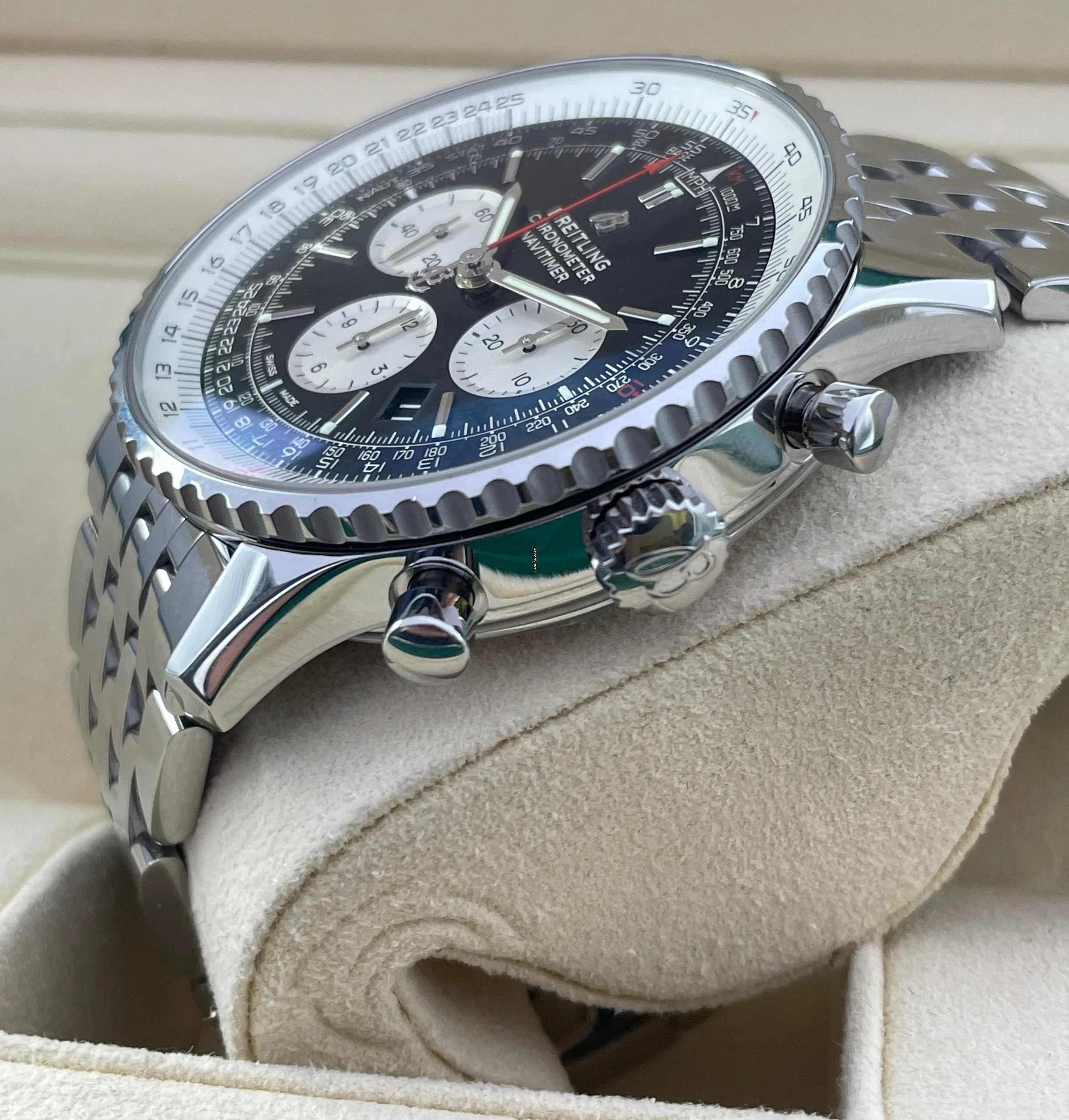Thumbnail von Breitling Navitimer 1 B01 Chronograph 46 FULL SET WITH BOX AND PAPERS LIKE NEW year:2020