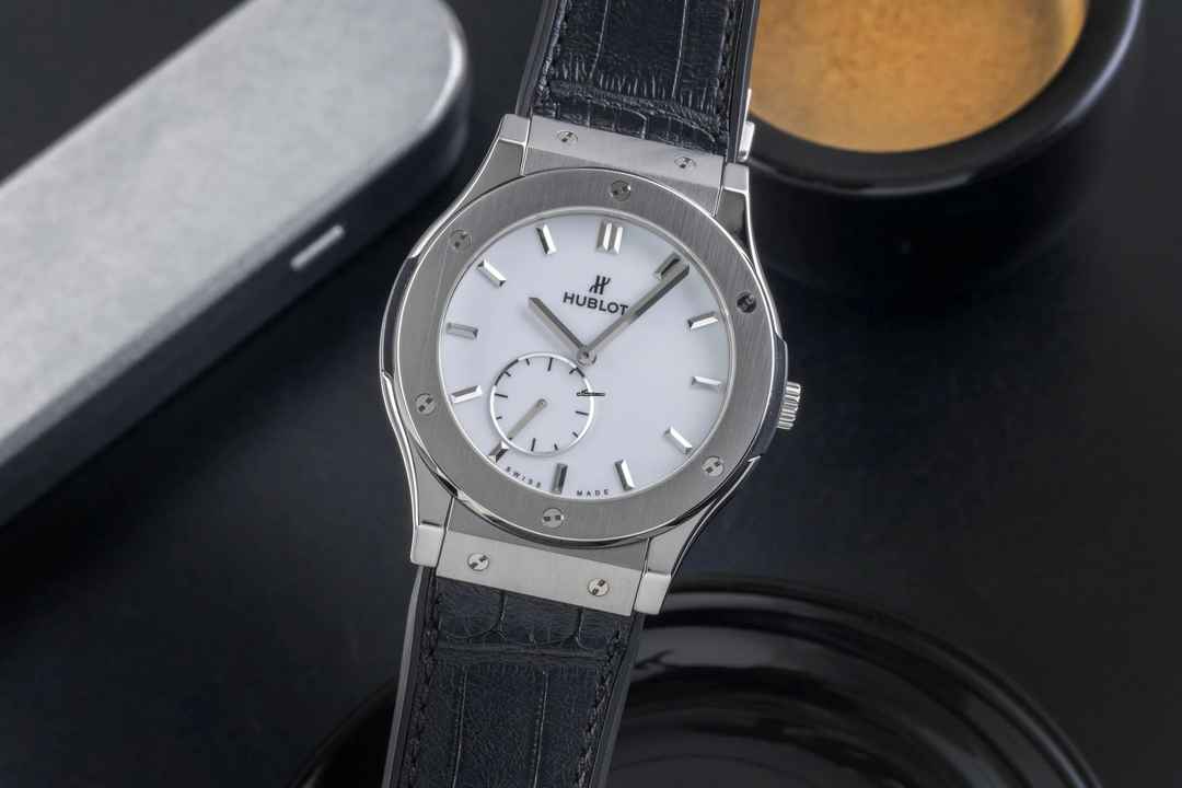  Hublot Classic Fusion Ultra-Thin Titan Handaufzug Herrenuhr Ref. 515.NX.2210.LR 
