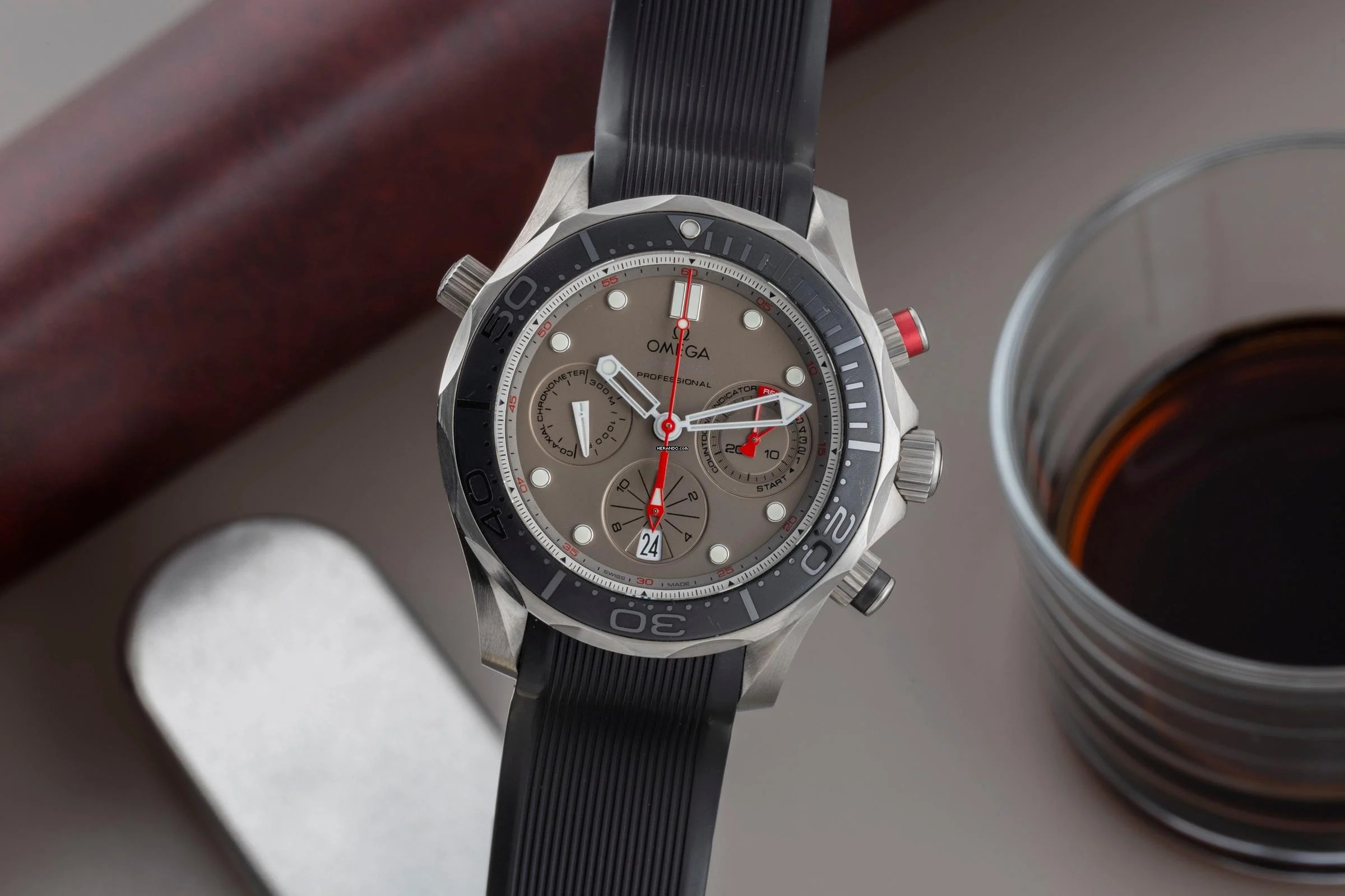  Omega Seamaster Diver 300 M Chronograph Titan ETNZ Ref. 212.92.44.50.99.001 Box & Papiere 