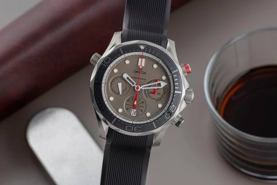  Omega Seamaster Diver 300 M Chronograph Titan ETNZ Ref. 212.92.44.50.99.001 Box & Papiere 