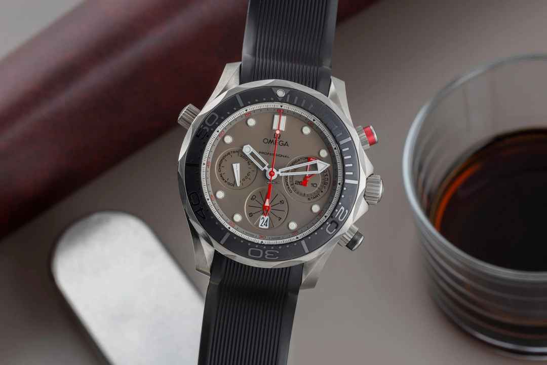  Omega Seamaster Diver 300 M Chronograph Titan ETNZ Ref. 212.92.44.50.99.001 Box & Papiere 