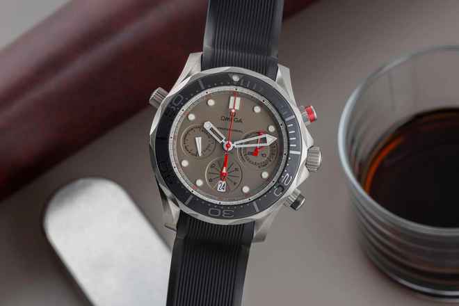  Omega Seamaster Diver 300 M Chronograph Titan ETNZ Ref. 212.92.44.50.99.001 Box & Papiere 