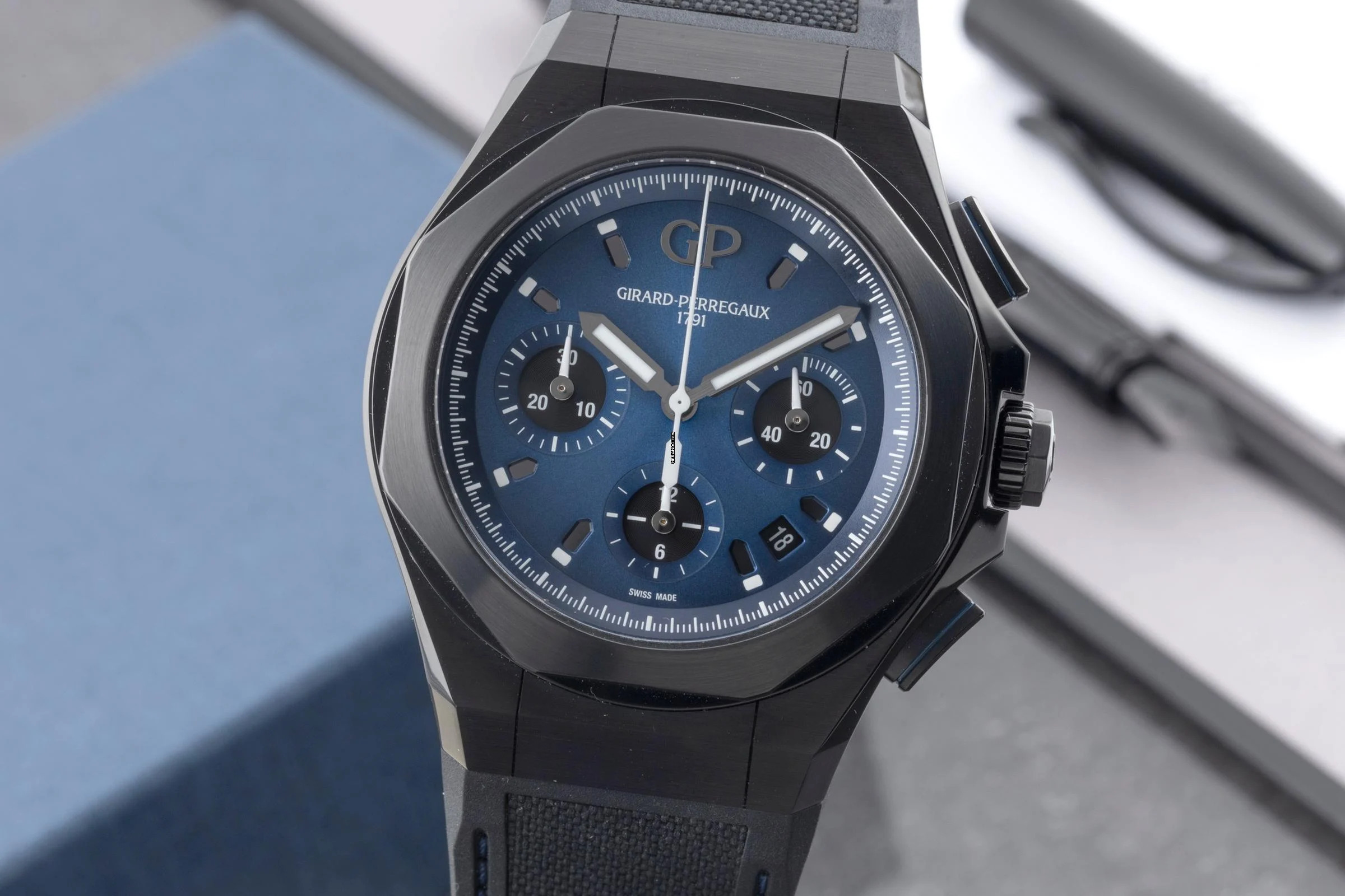  Girard Perregaux Laureato Chronograph Titan Automatik 81060-21-491-FH6A B&P 2022 