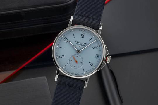  NOMOS Ahoi Neomatik 38 Datum Sky Stahl Automatik Ref. 526 B&P 