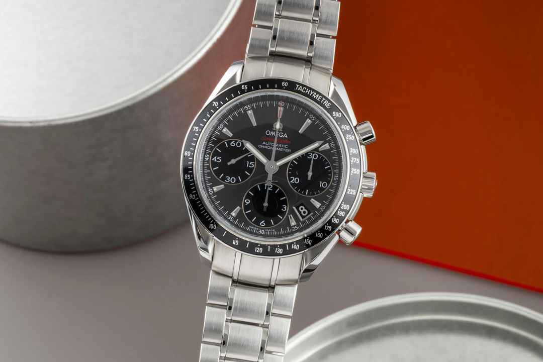  Omega Speedmaster Date Chronograph Stahl Automatik Ref. 323.30.40.40.06.001 B&P 