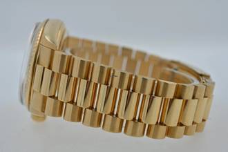 Thumbnail von Rolex Day-Date 36 Oyster Perpetual Day Date 18k Gold Stella Oxblood Red Dial Full Set LC USA