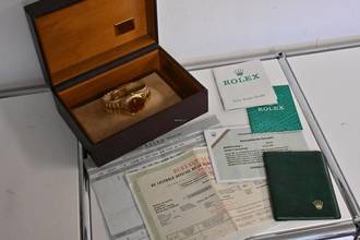 Thumbnail von Rolex Day-Date 36 Oyster Perpetual Day Date 18k Gold Stella Oxblood Red Dial Full Set LC USA