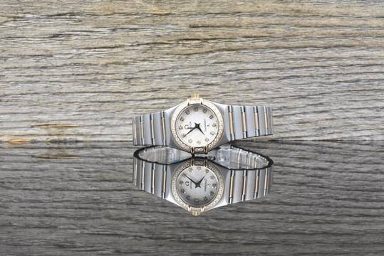  Omega Constellation Ladies Quarz Lady UNGETRAGEN / NOS - Mother of Pearl Diamond Dial 