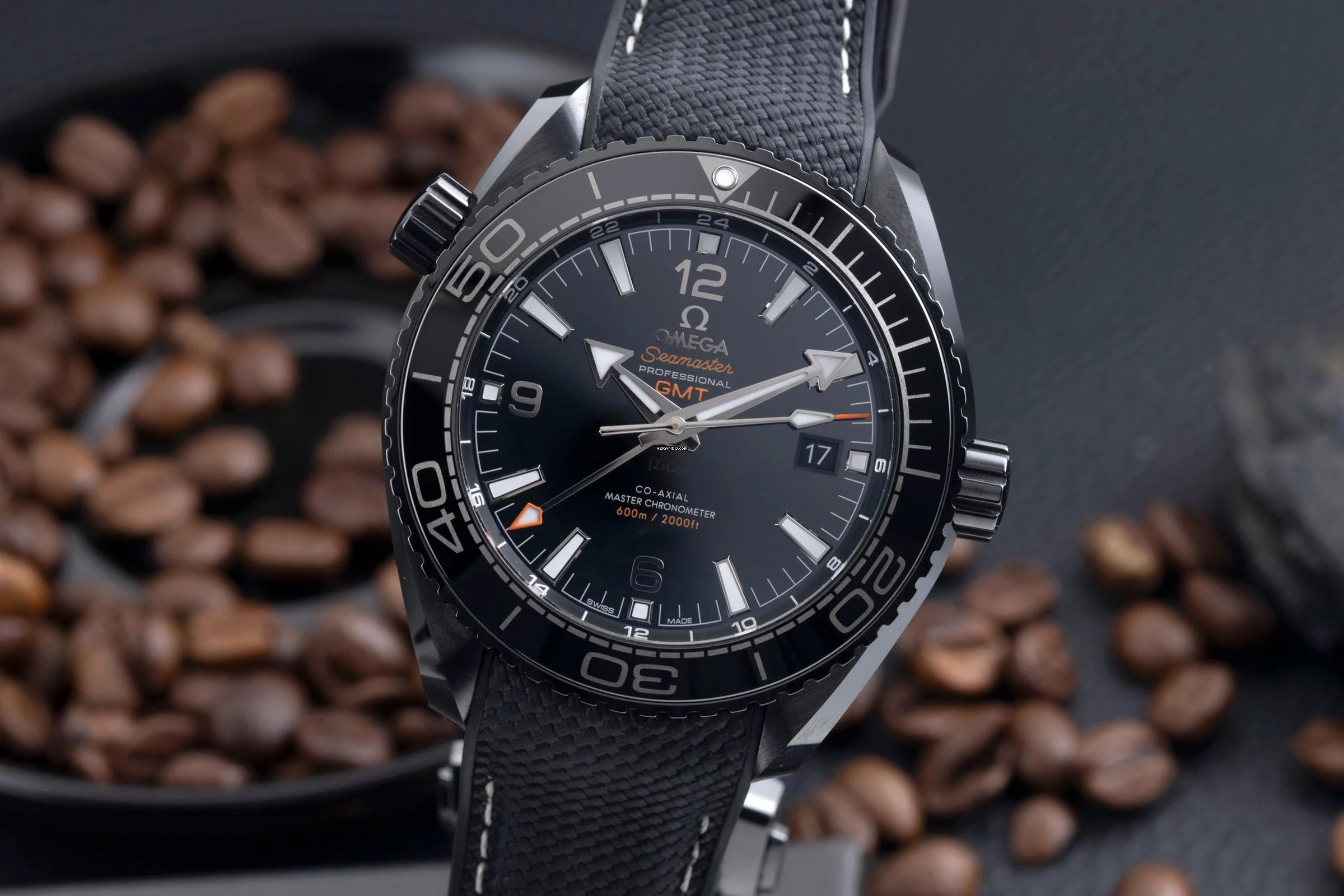 Omega Seamaster Planet Ocean GMT 'Deep Black' Keramik Ref. 215.92.46.22.01.001 B&P 2021