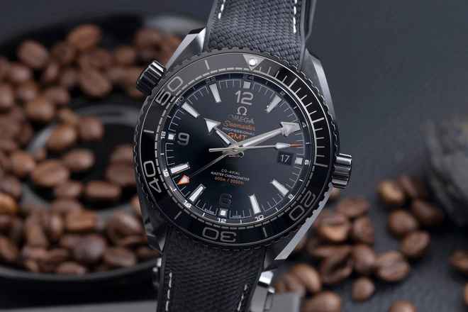 Omega Seamaster Planet Ocean GMT 'Deep Black' Keramik Ref. 215.92.46.22.01.001 B&P 2021 