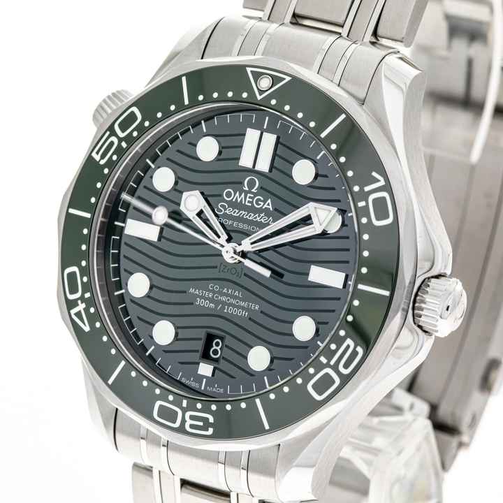 Omega Seamaster Diver 300 M Groen – 210.30.42.20.10.001 – NIEUW & Ongebruikt – Volledige Set tot 02/2026